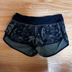 Lululemon Athletica Speed Up Shorts Size 4 (RARE Green Camo)